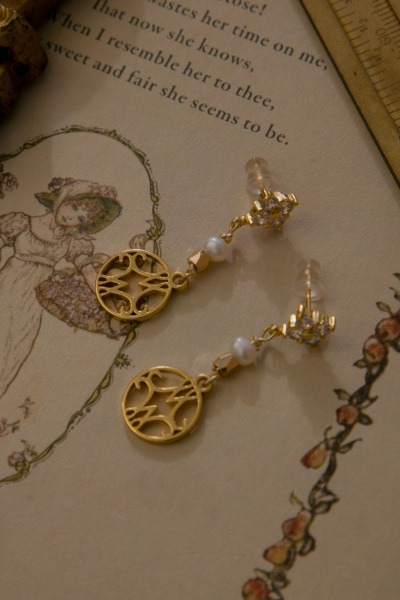 獨家開發,18K金天然淡水珍珠窗花耳環