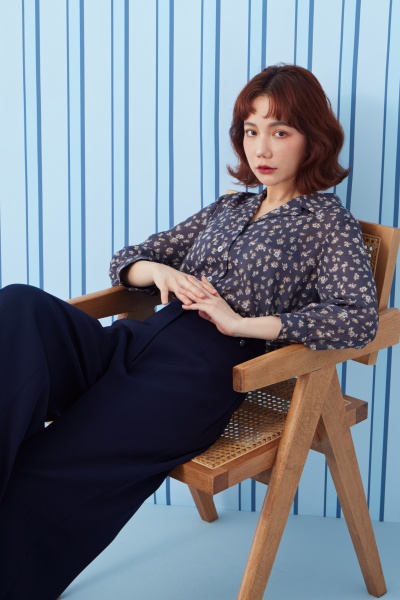 春日嬉遊,小碎花復古翻領七分袖襯衫