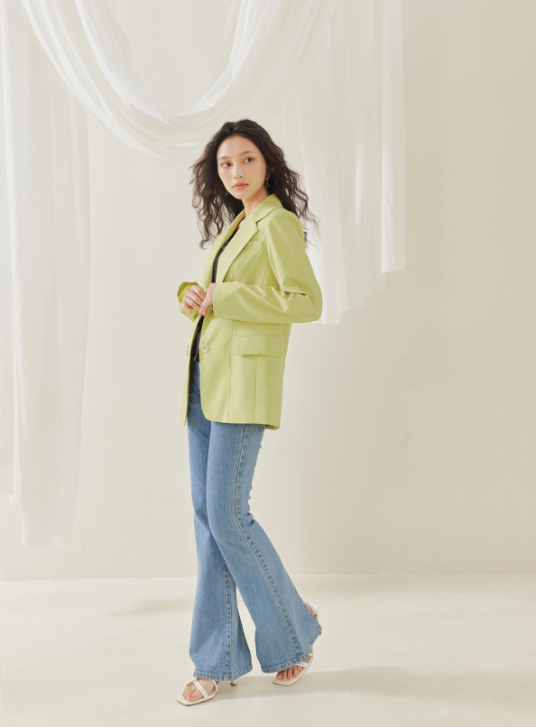 時令的變化,翻領雙釦修身西裝外套