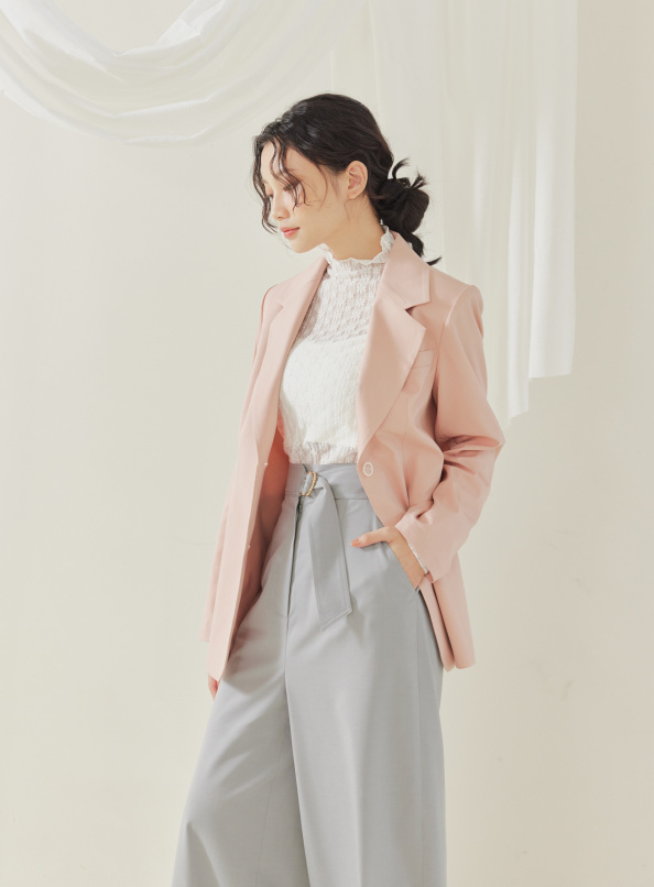 時令的變化,翻領雙釦修身西裝外套