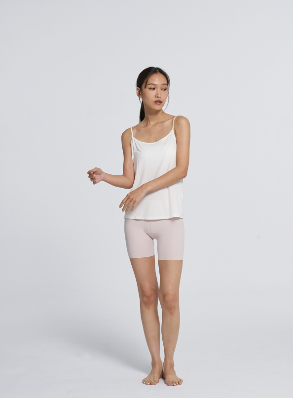 一如往常,莫代爾施華洛世奇燙鑽細肩背心