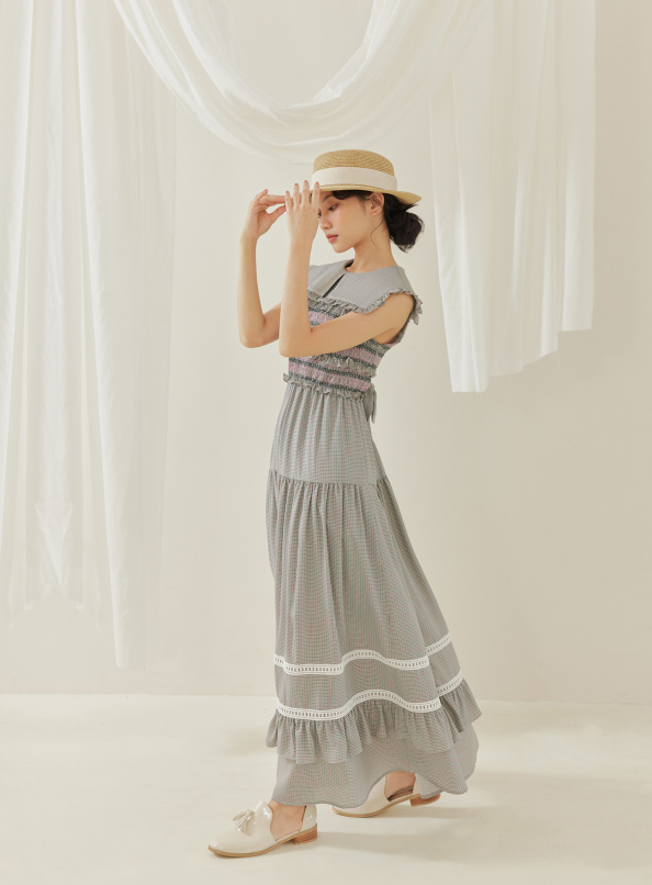 米亞的獨行，披領造型特殊摺皺後鏤空洋裝