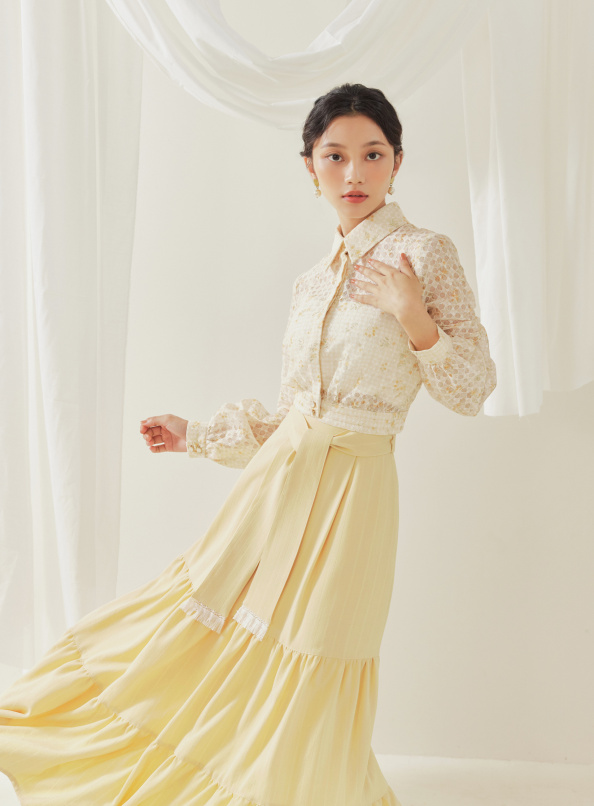 非主流基調，流蘇綁帶直條壓紋抽皺裙