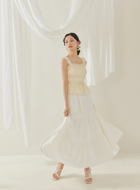 非主流基調，流蘇綁帶直條壓紋抽皺裙