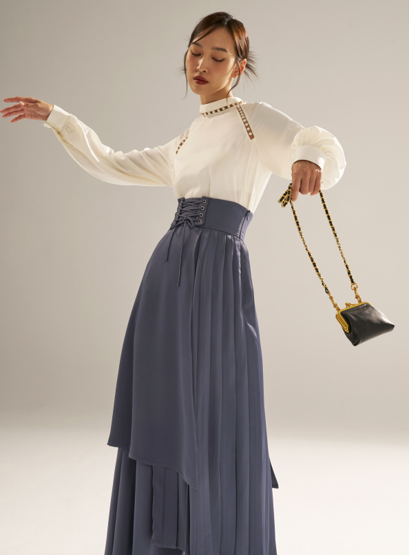 繁華法案通過,簍空珍珠織帶緞面小立領上衣