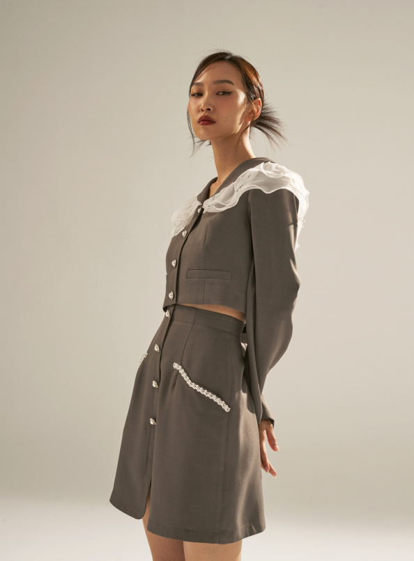 流動於歌譜,荷葉造型歐根紗珍珠披領短版上衣