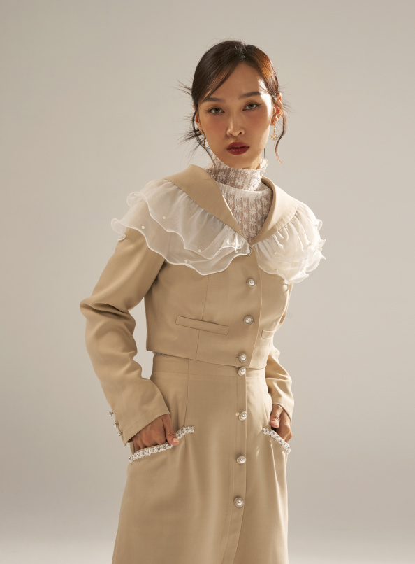 流動於歌譜,荷葉造型歐根紗珍珠披領短版上衣