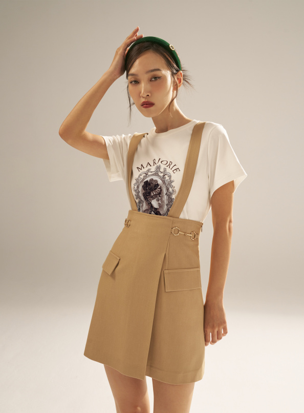 勇於冒險,金屬釦飾打褶袋蓋兩穿吊帶短裙