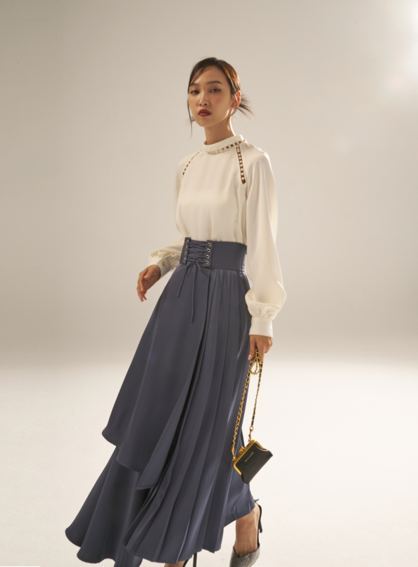 蛻變得完整，綁帶腰封層次感緞面打褶長裙