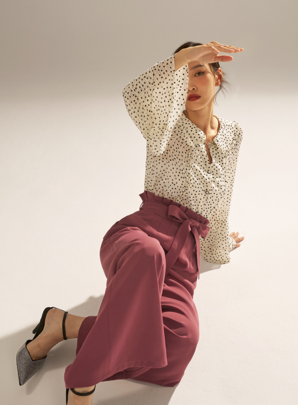 原地嘆息,打褶造型高腰綁帶寬褲