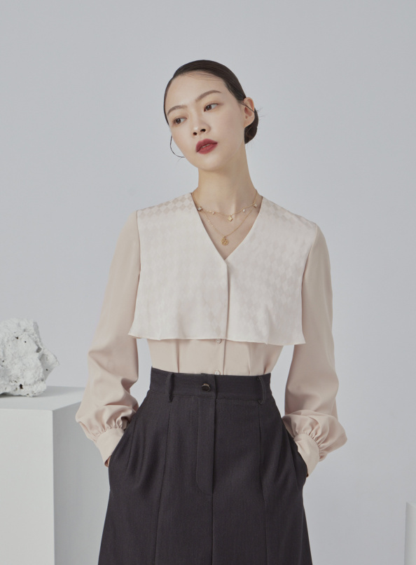 繼承燦爛,菱格紋領片設計V領上衣