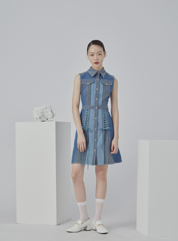 拘束在彼端,牛仔拼接交叉綁帶短洋裝