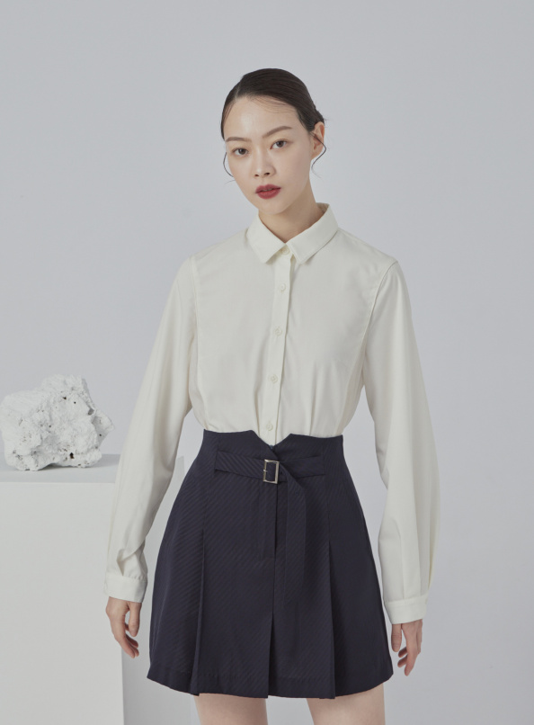 揮灑夢想,V字腰頭扣環造型斜紋短裙