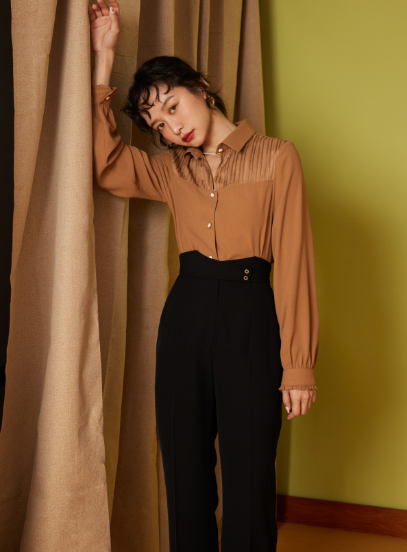 只剩我自己,平塔克設計前鏤空上衣