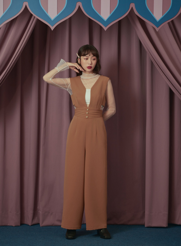 看似漂泊,V字鏤空背心腰封連身褲