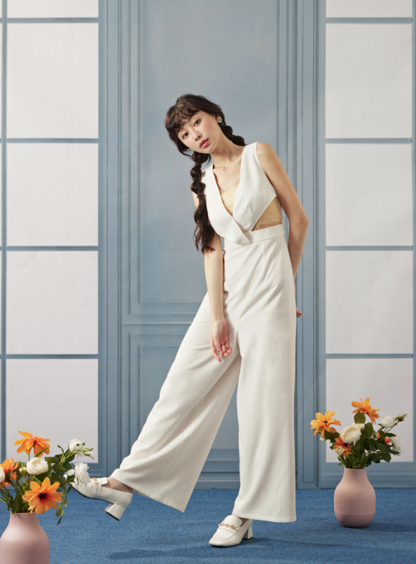 FOREVER YOUNG，透紗鏤空造型連身褲