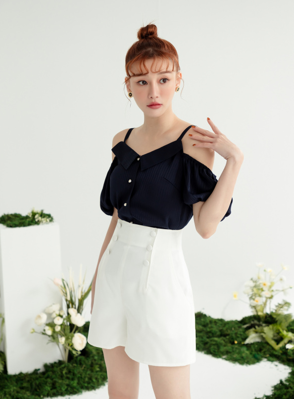 扎根,雙排包釦造型簡約短褲