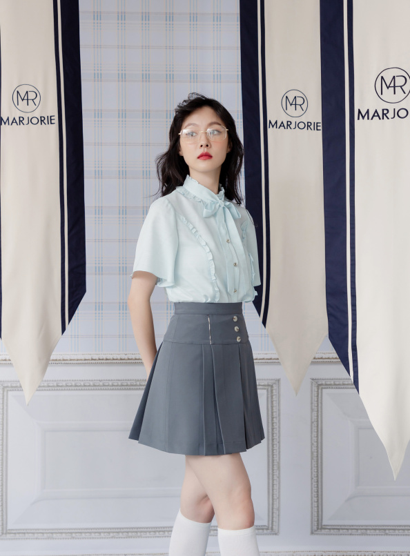 溫柔堅毅,公主線荷葉設計傘袖上衣