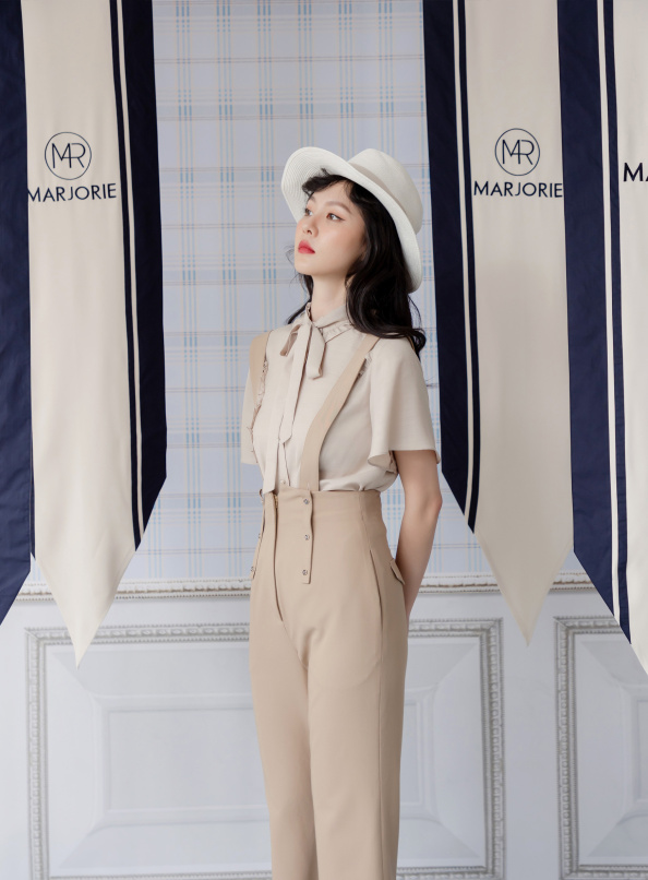 溫柔堅毅,公主線荷葉設計傘袖上衣