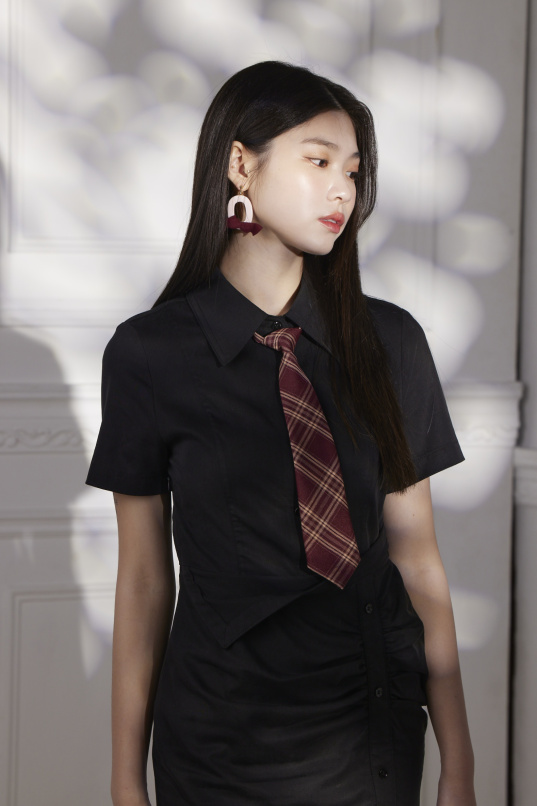 不眠之夜，修身短袖連身裙