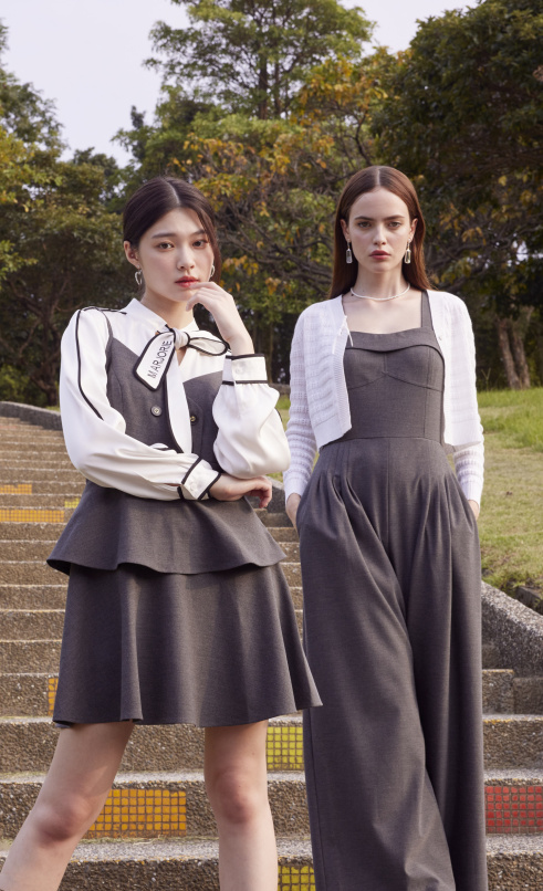 摩登姿態，背帶連身打摺長褲