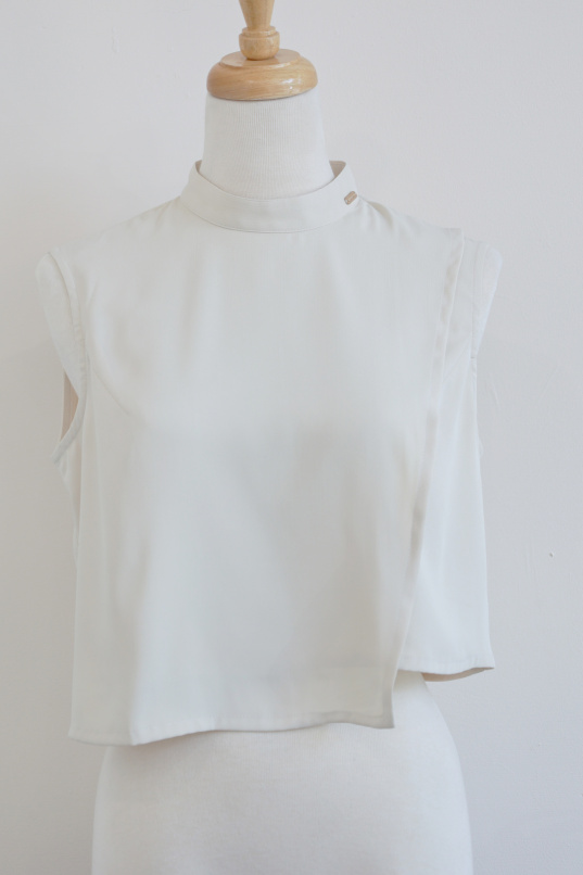 永恆的信仰,小立領剪裁短版上衣