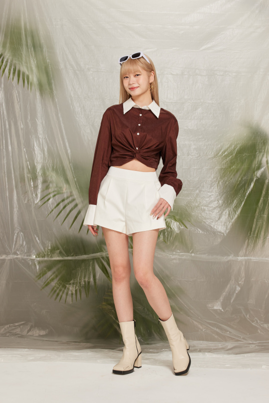 幕後日常，立領扭結設計襯衫