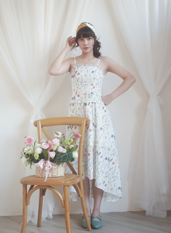 茶香裡的萬花時光，印花細肩帶不對稱剪接長洋