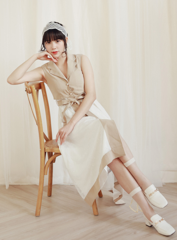 滿布梔子花香,撞色異材質背心式洋裝