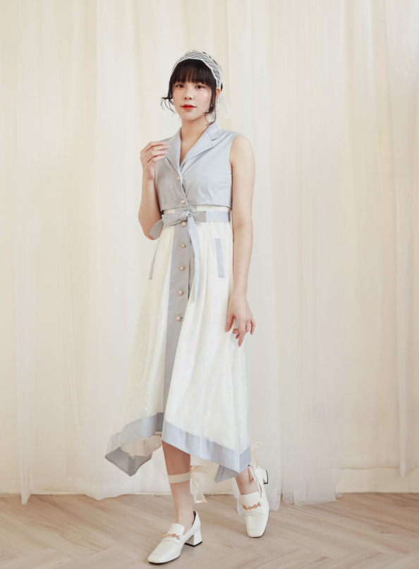 滿布梔子花香，撞色異材質背心式洋裝