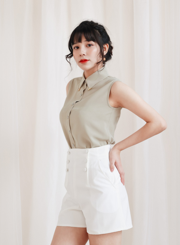 不約而同，簡約領夾立領上衣