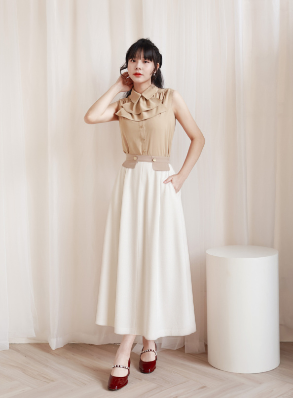 不失浪漫，荷葉領巾無袖背心