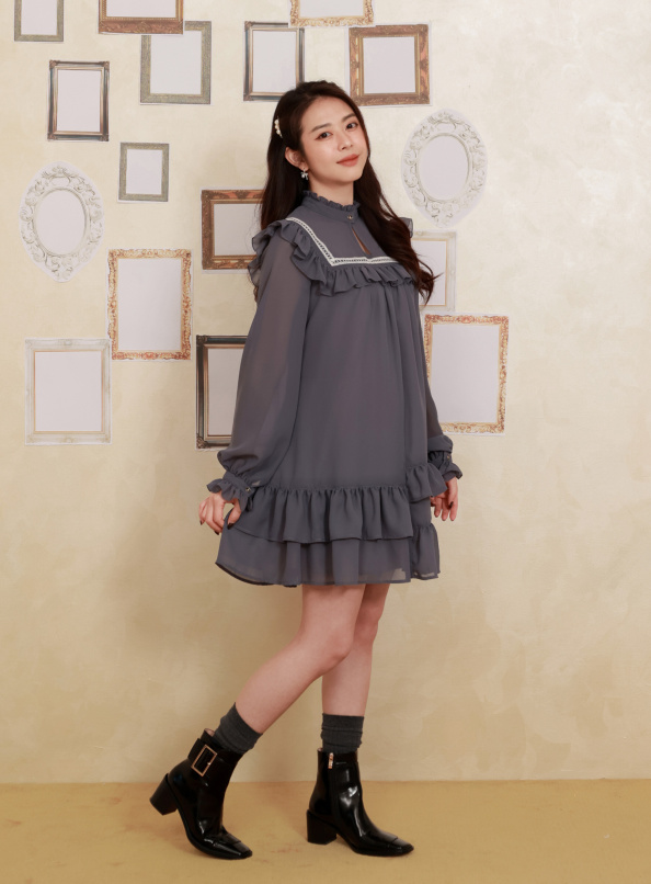 未完的章節，荷葉滾邊小立領中長洋裝