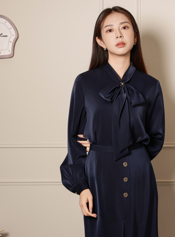 回溯信號，綁領緞面上衣