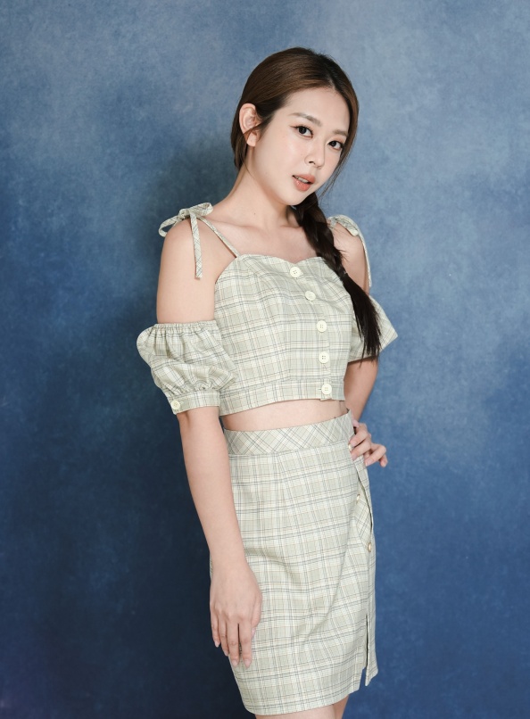 霧落莊園，不對稱格紋短裙