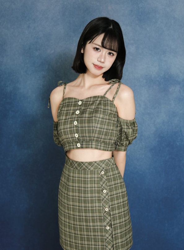 霧落莊園，不對稱格紋短裙